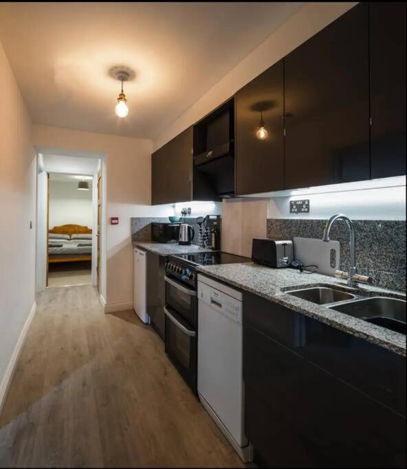 Spacious 2 Bedroom Apartment Near Seafront เพนแซนซ์ ภายนอก รูปภาพ