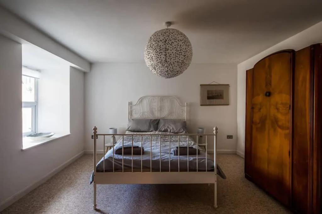 Spacious 2 Bedroom Apartment Near Seafront เพนแซนซ์ ภายนอก รูปภาพ