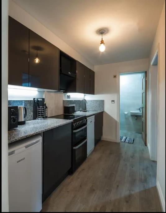 Spacious 2 Bedroom Apartment Near Seafront เพนแซนซ์ ภายนอก รูปภาพ