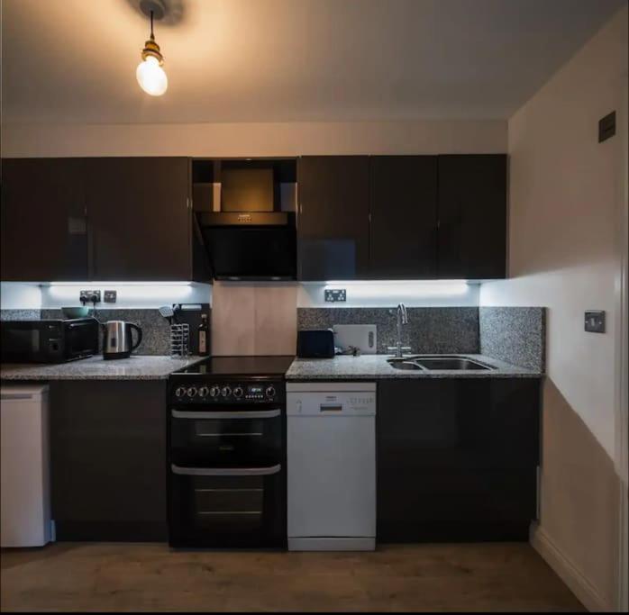 Spacious 2 Bedroom Apartment Near Seafront เพนแซนซ์ ภายนอก รูปภาพ